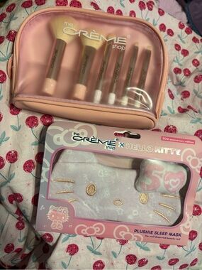 Make up brushes sleep mask combo